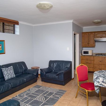 Great White Accommodation Kleinbaai Экстерьер фото