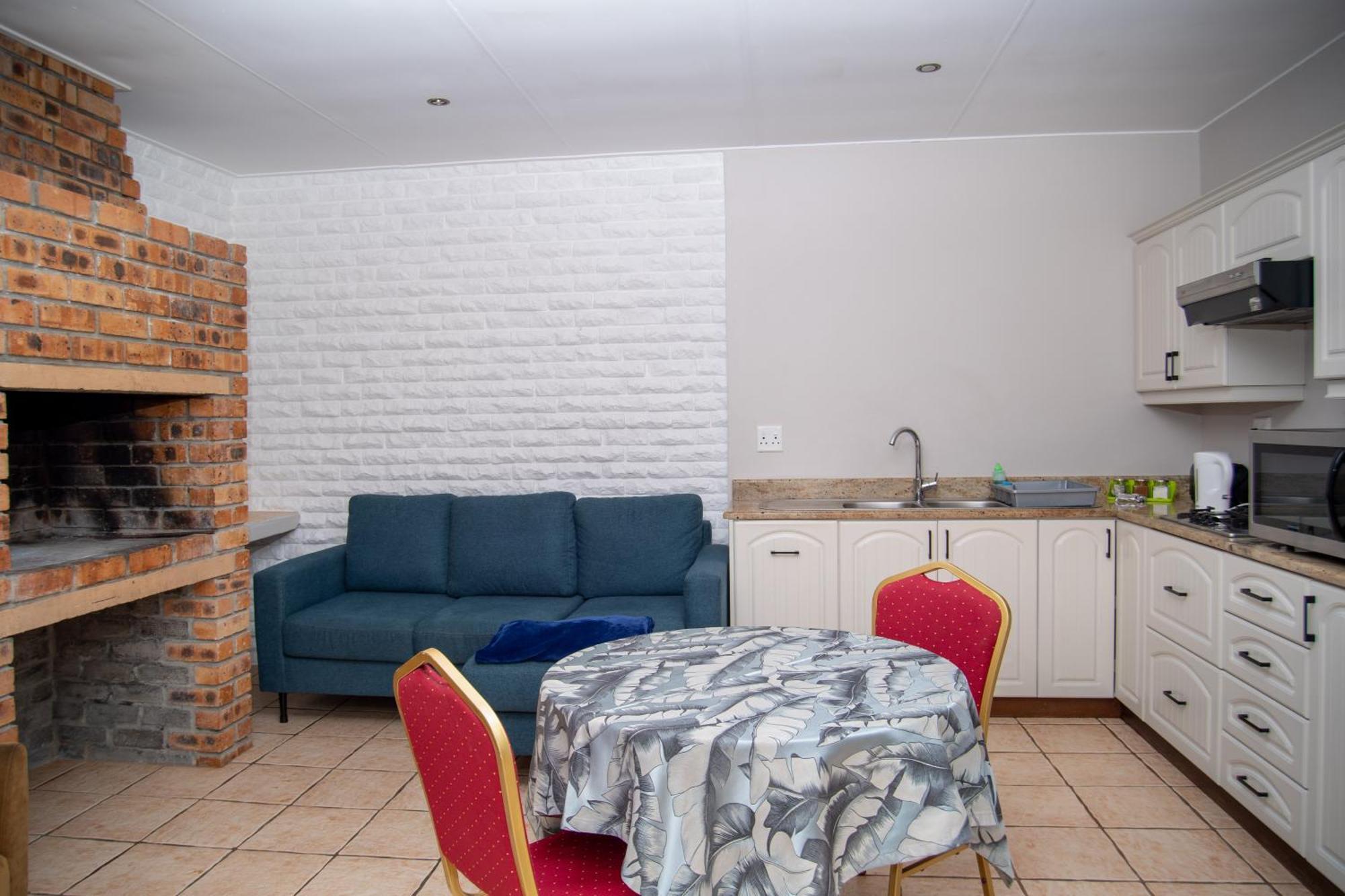 Great White Accommodation Kleinbaai Экстерьер фото