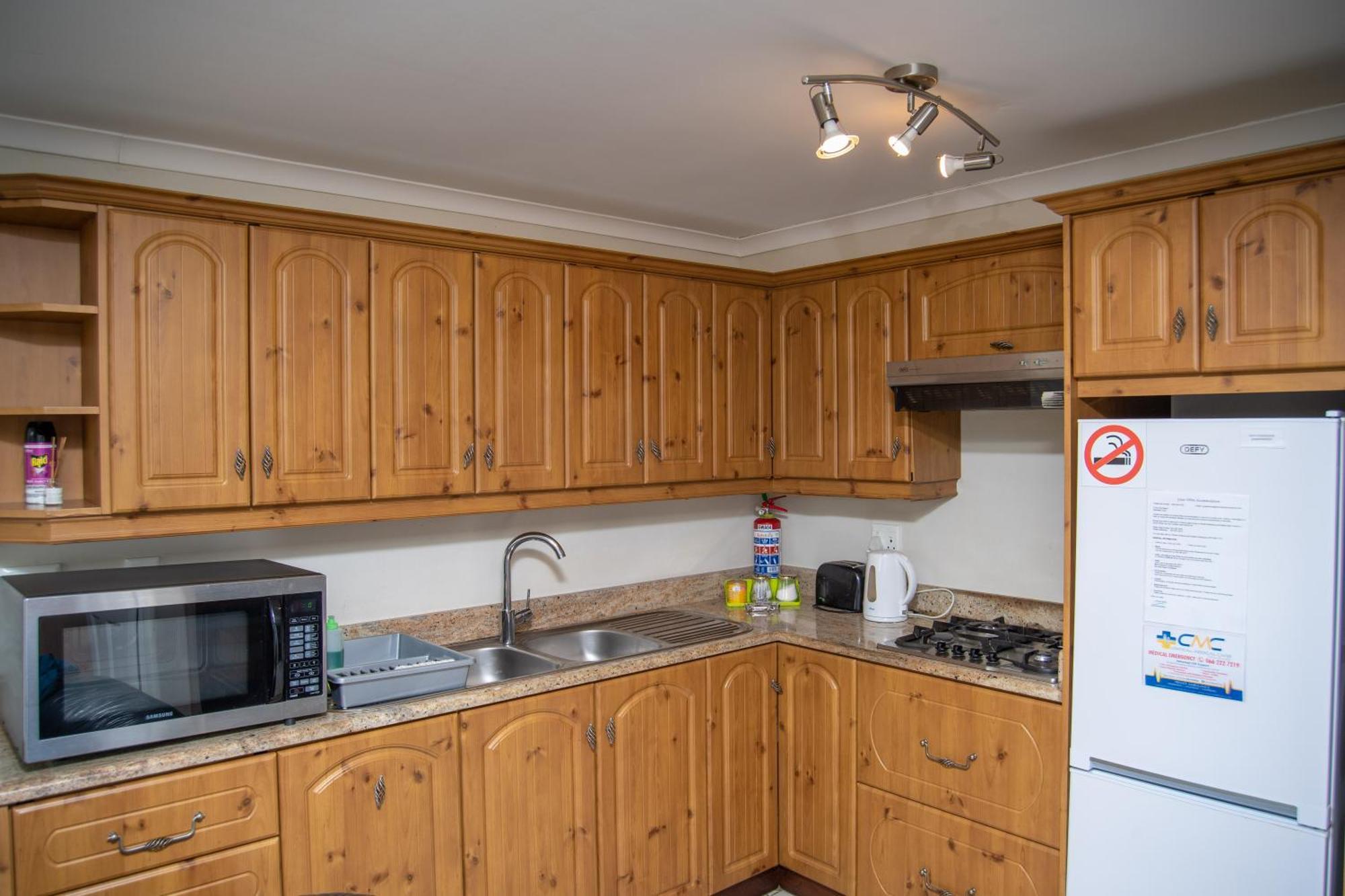 Great White Accommodation Kleinbaai Экстерьер фото