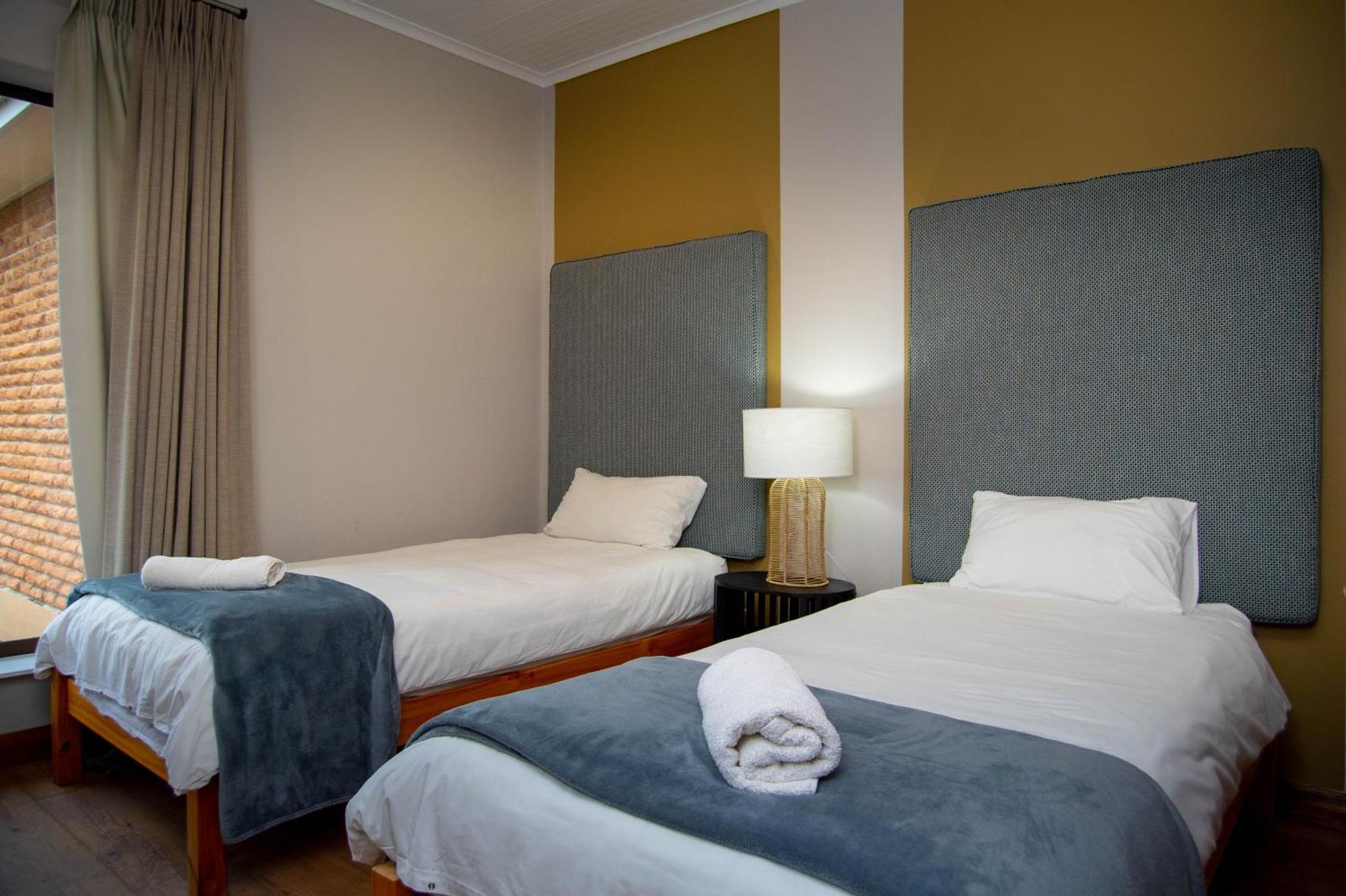 Great White Accommodation Kleinbaai Экстерьер фото